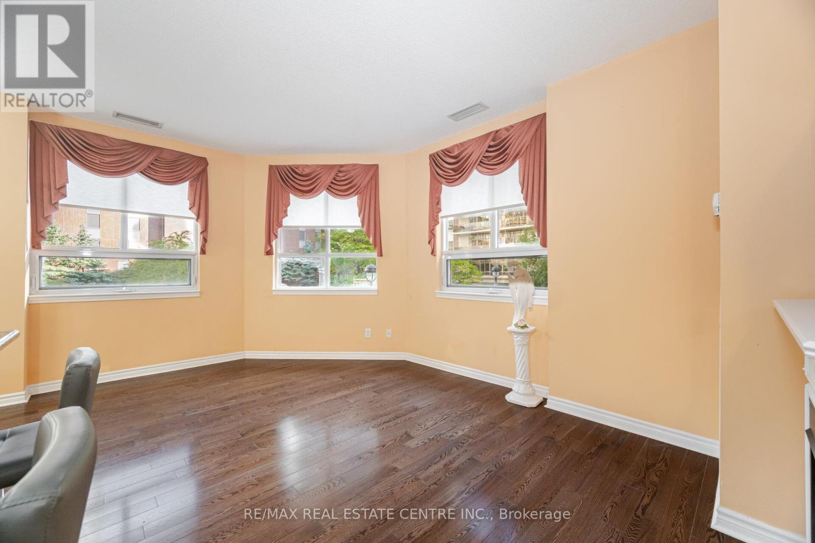 209 - 350 Princess Royal Drive, Mississauga (City Centre), Ontario  L5B 4N1 - Photo 20 - W12381253