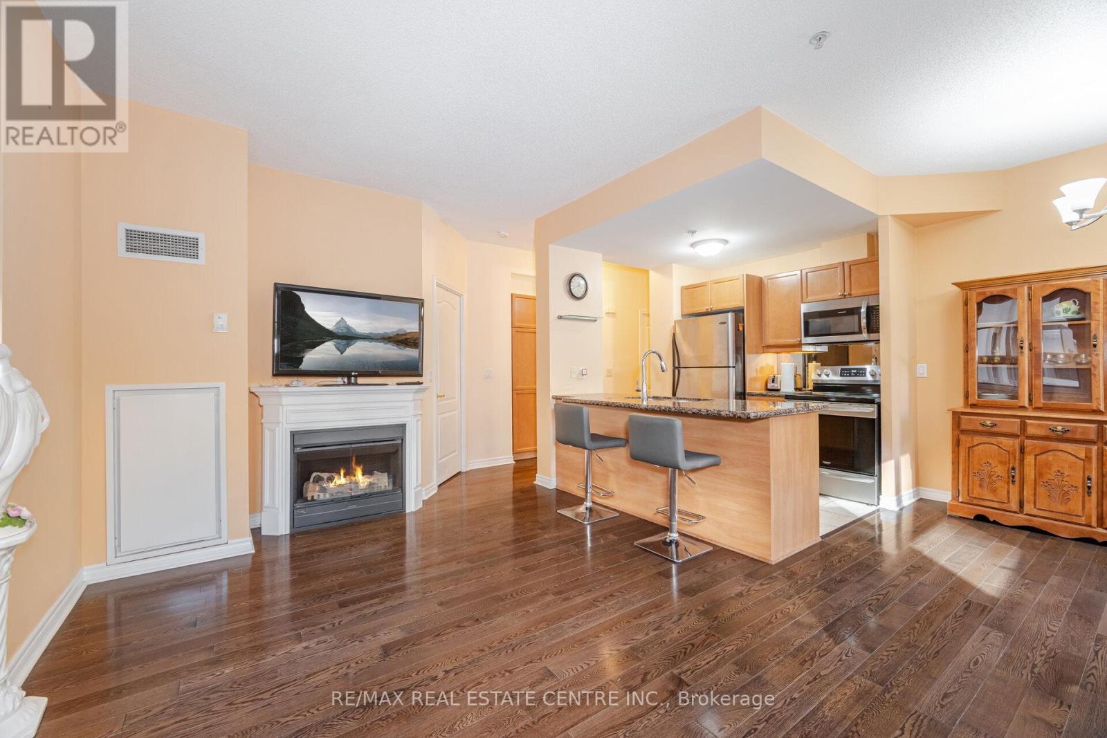 209 - 350 Princess Royal Drive, Mississauga (City Centre), Ontario  L5B 4N1 - Photo 23 - W12381253