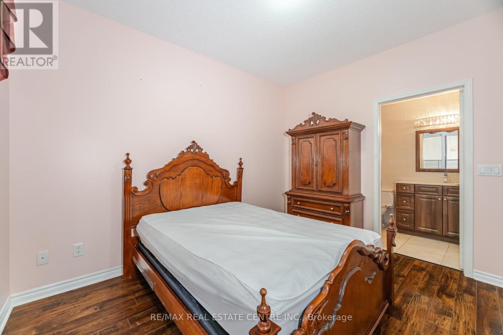 209 - 350 Princess Royal Drive, Mississauga (City Centre), Ontario  L5B 4N1 - Photo 25 - W12381253