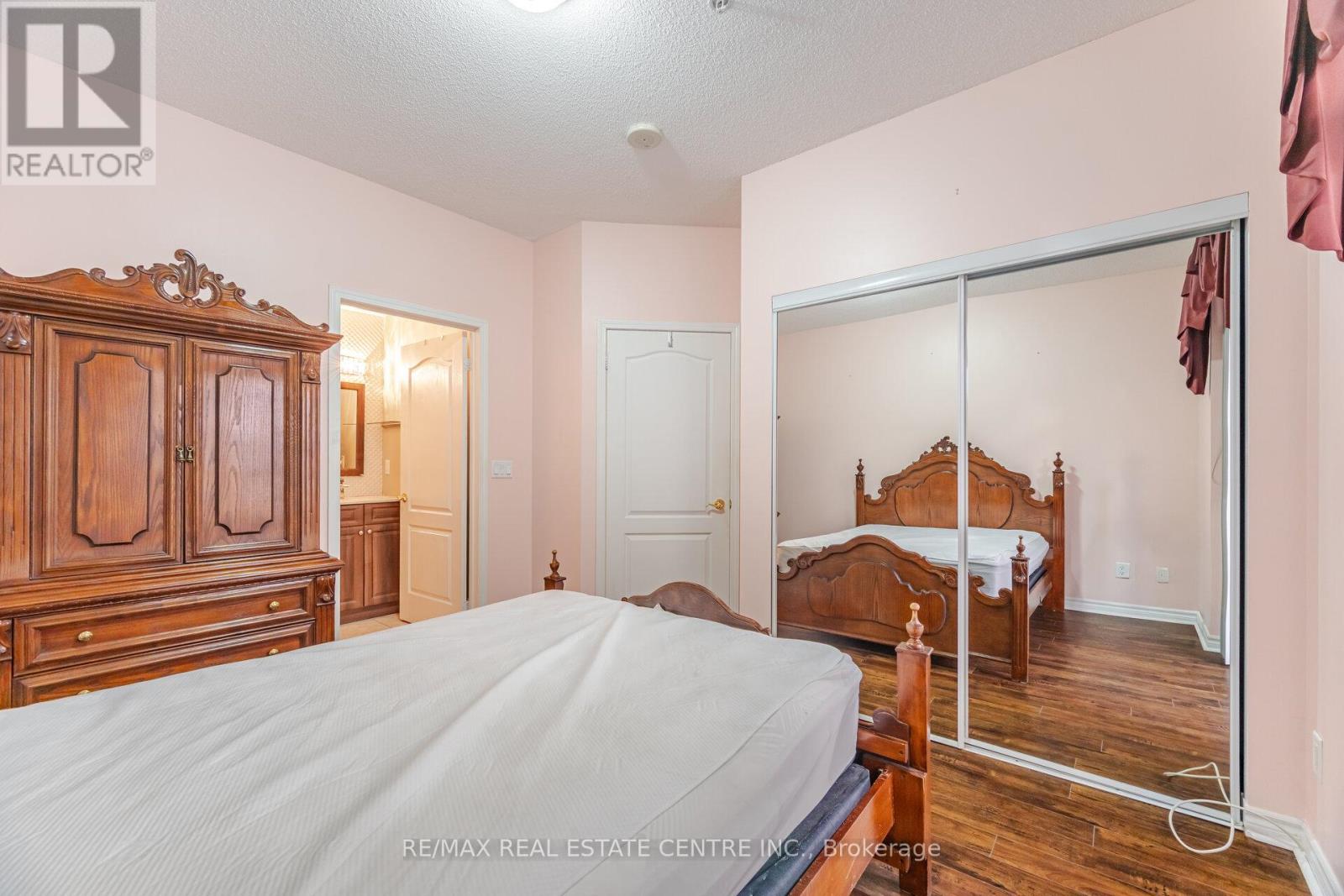 209 - 350 Princess Royal Drive, Mississauga (City Centre), Ontario  L5B 4N1 - Photo 26 - W12381253