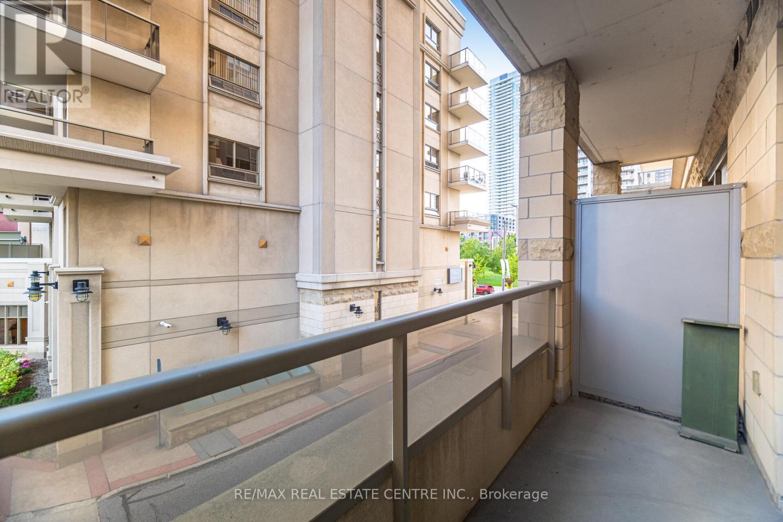 209 - 350 Princess Royal Drive, Mississauga (City Centre), Ontario  L5B 4N1 - Photo 28 - W12381253