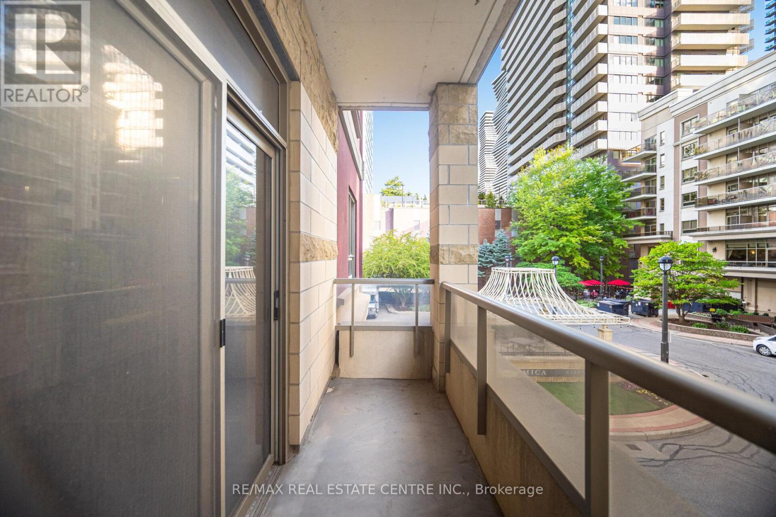 209 - 350 Princess Royal Drive, Mississauga (City Centre), Ontario  L5B 4N1 - Photo 29 - W12381253