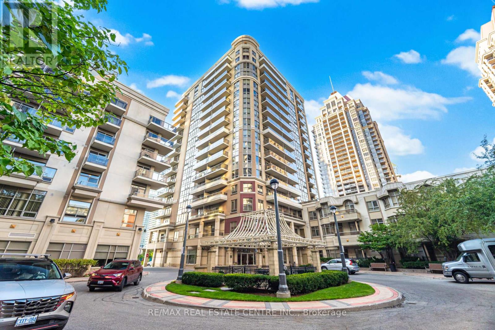 209 - 350 Princess Royal Drive, Mississauga (City Centre), Ontario  L5B 4N1 - Photo 3 - W12381253