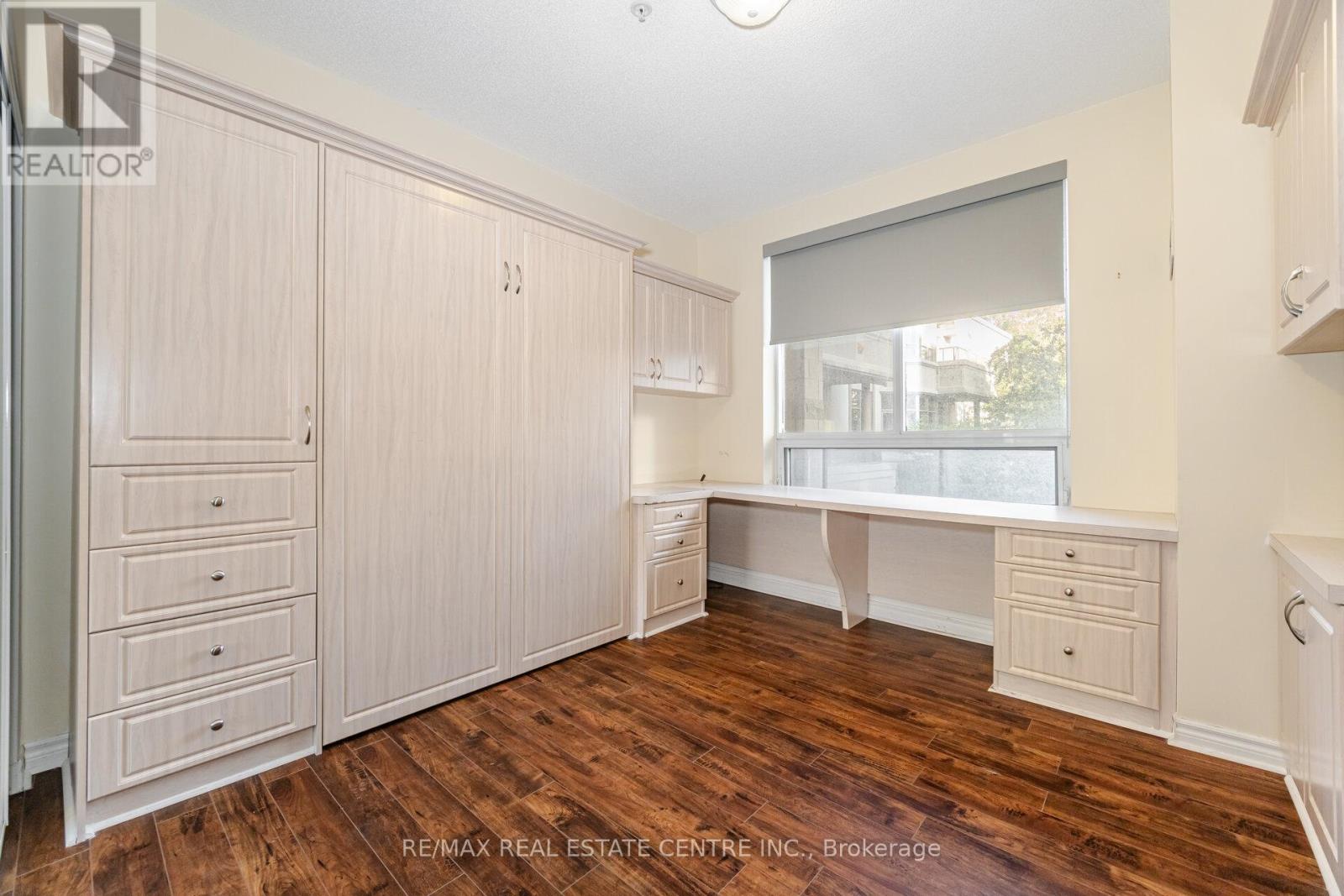 209 - 350 Princess Royal Drive, Mississauga (City Centre), Ontario  L5B 4N1 - Photo 30 - W12381253