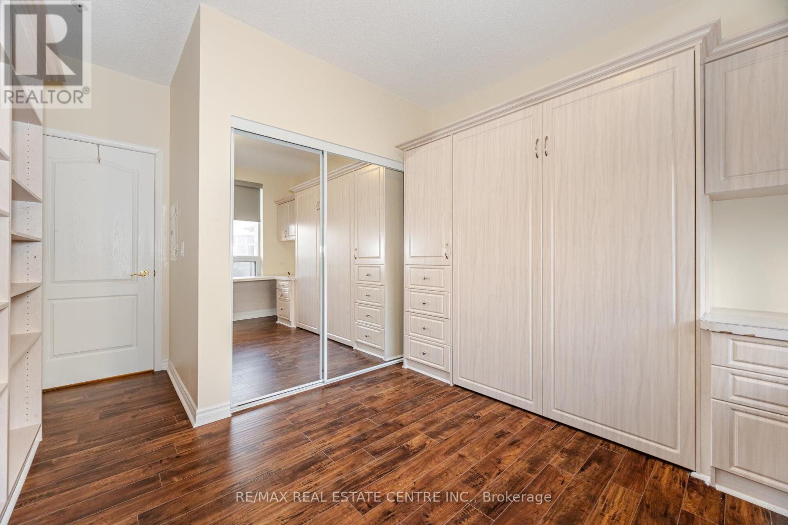 209 - 350 Princess Royal Drive, Mississauga (City Centre), Ontario  L5B 4N1 - Photo 32 - W12381253