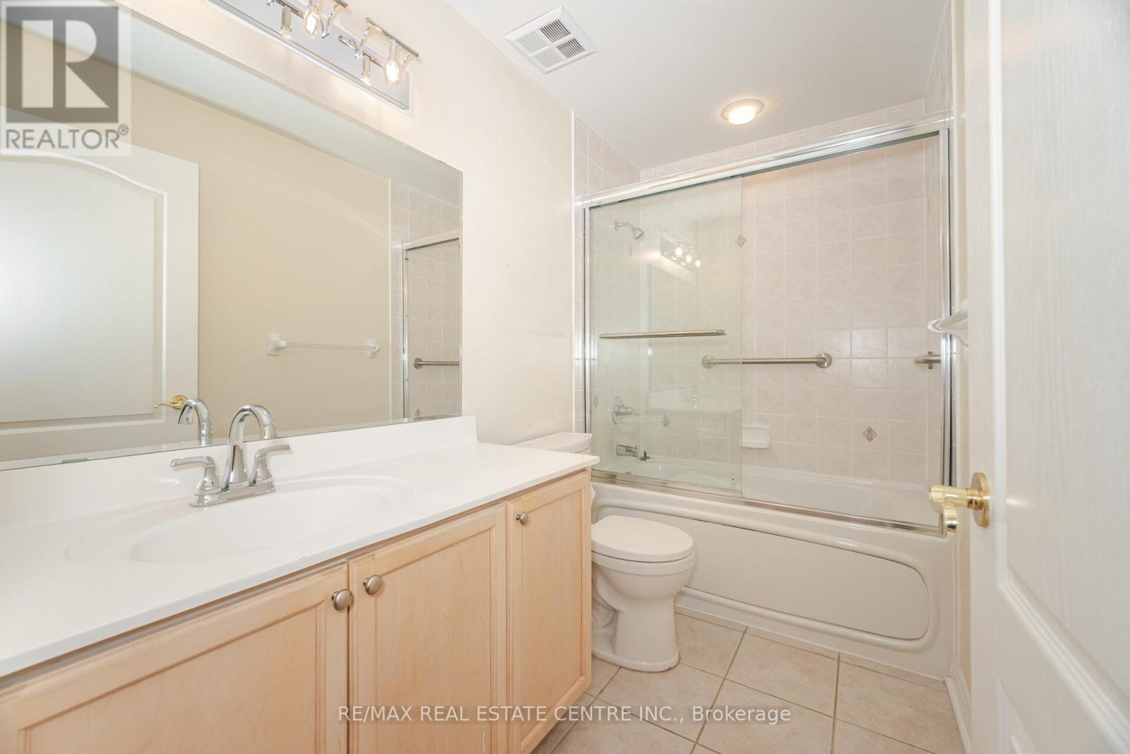 209 - 350 Princess Royal Drive, Mississauga (City Centre), Ontario  L5B 4N1 - Photo 33 - W12381253