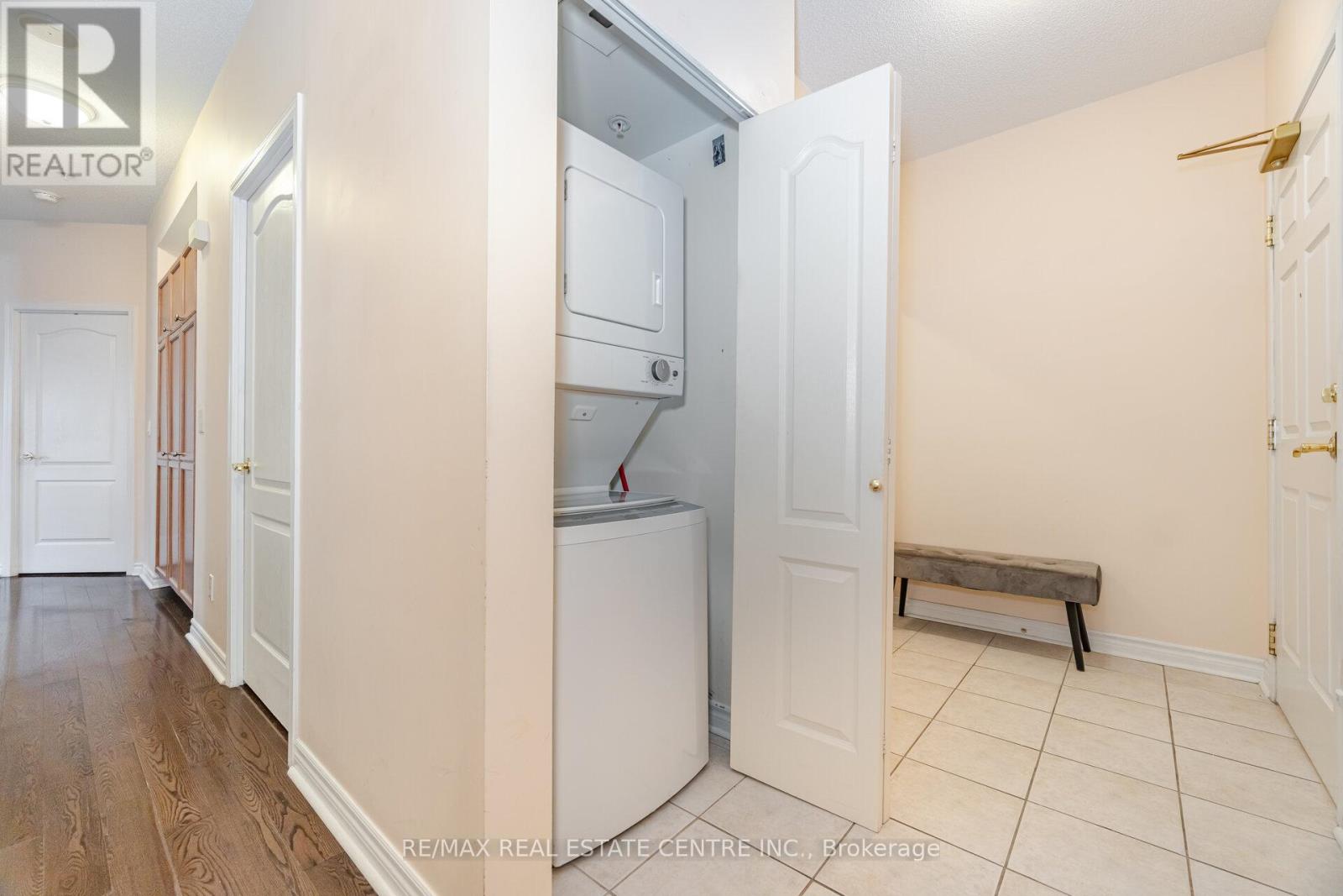 209 - 350 Princess Royal Drive, Mississauga (City Centre), Ontario  L5B 4N1 - Photo 34 - W12381253