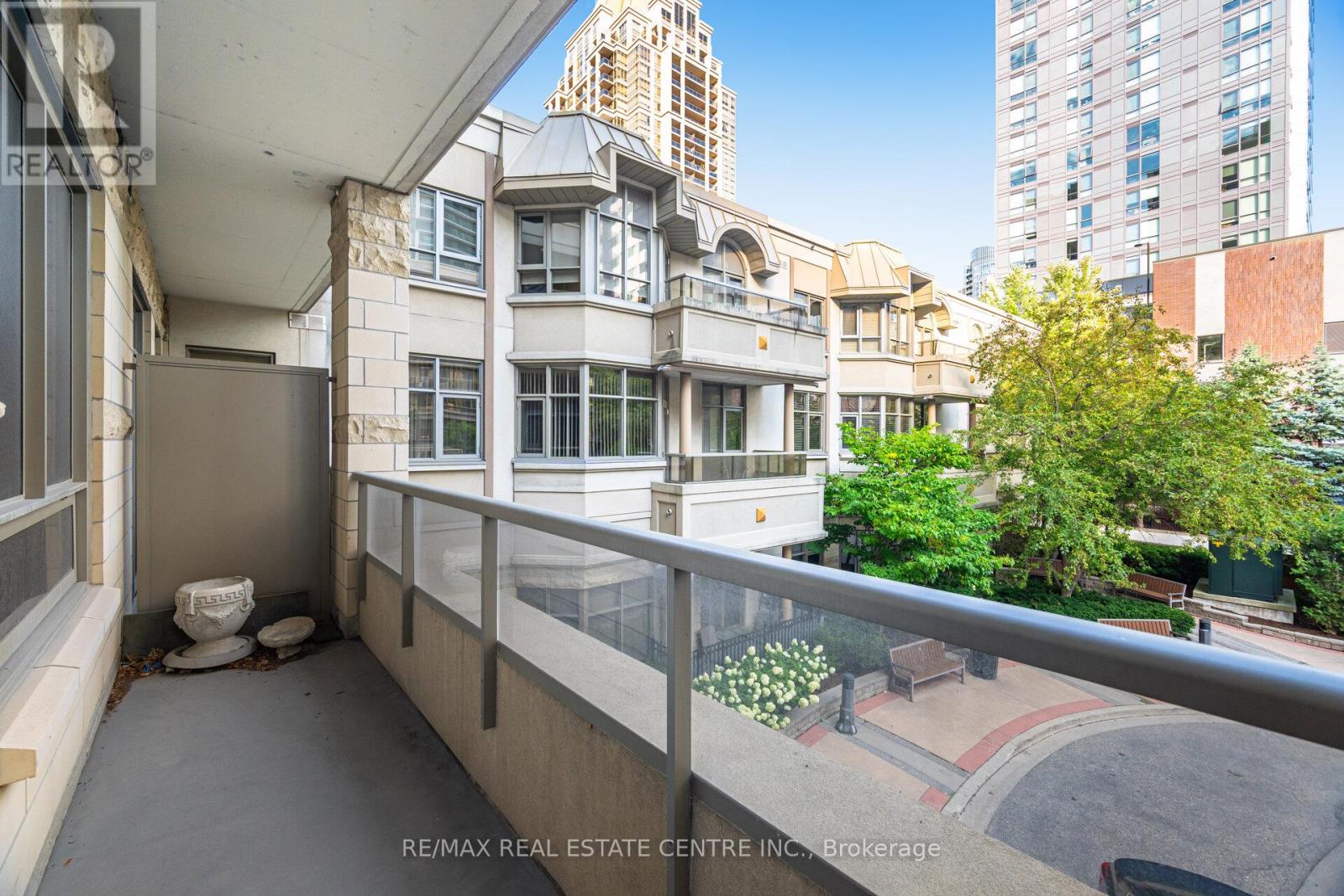 209 - 350 Princess Royal Drive, Mississauga (City Centre), Ontario  L5B 4N1 - Photo 35 - W12381253