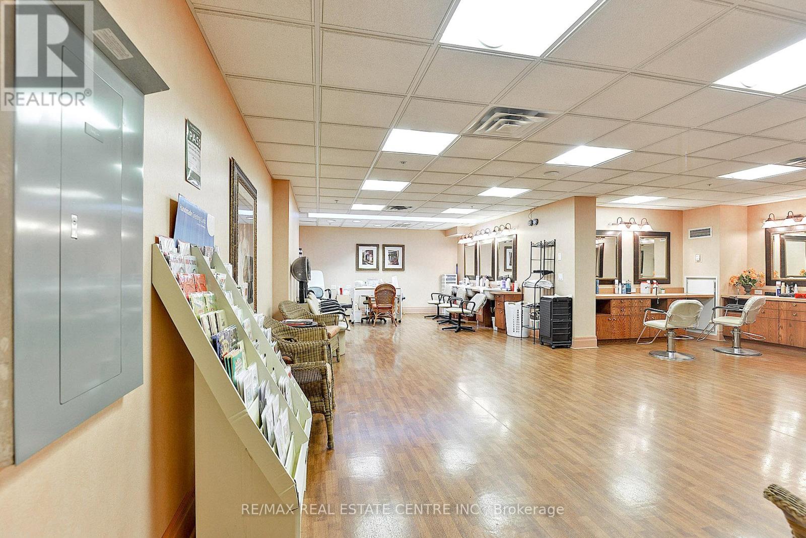 209 - 350 Princess Royal Drive, Mississauga (City Centre), Ontario  L5B 4N1 - Photo 43 - W12381253