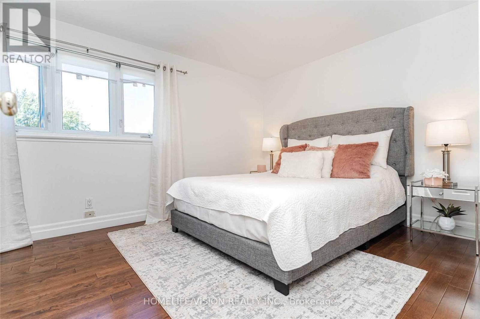 16 Palgrave Crescent, Brampton, Ontario  L6W 1C9 - Photo 15 - W12381256