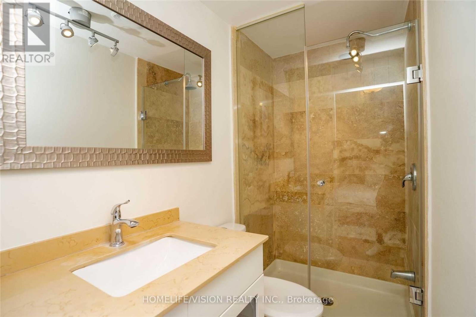 16 Palgrave Crescent, Brampton, Ontario  L6W 1C9 - Photo 18 - W12381256