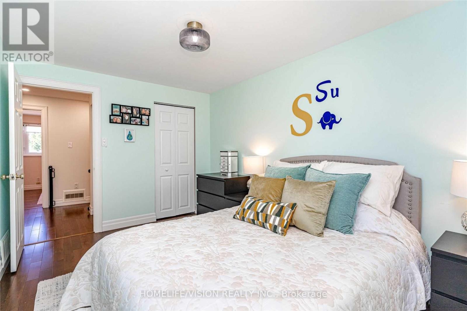 16 Palgrave Crescent, Brampton, Ontario  L6W 1C9 - Photo 19 - W12381256