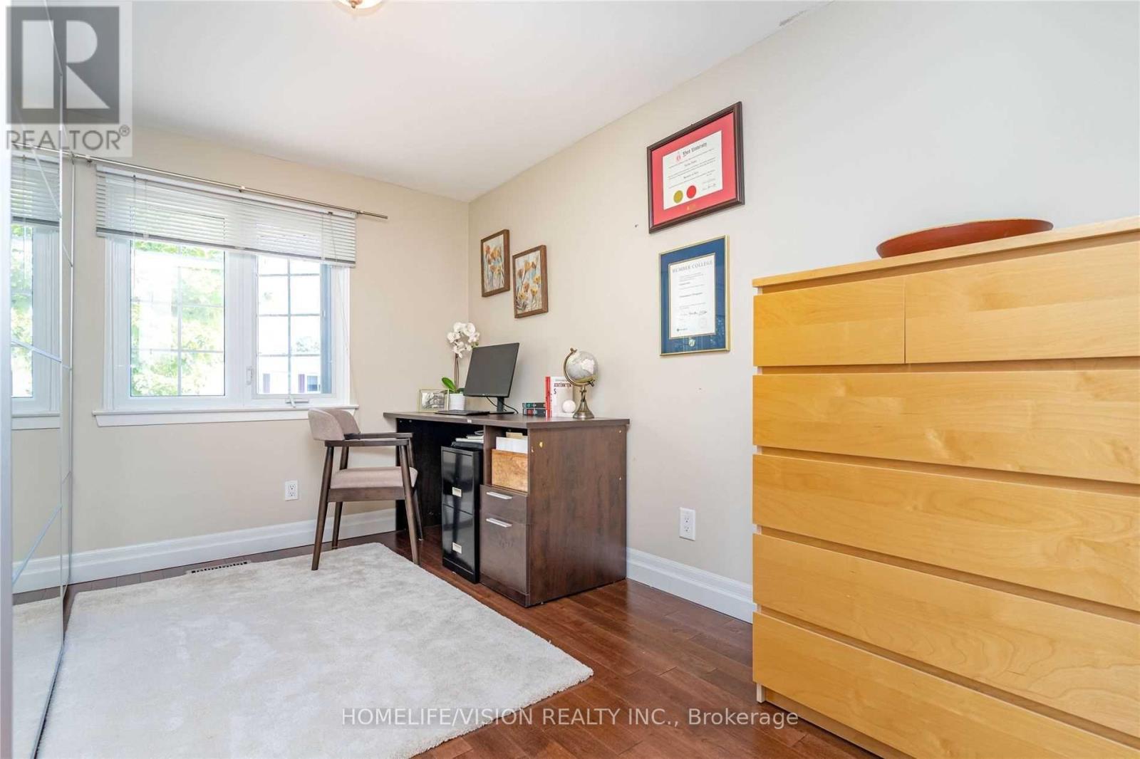 16 Palgrave Crescent, Brampton, Ontario  L6W 1C9 - Photo 21 - W12381256