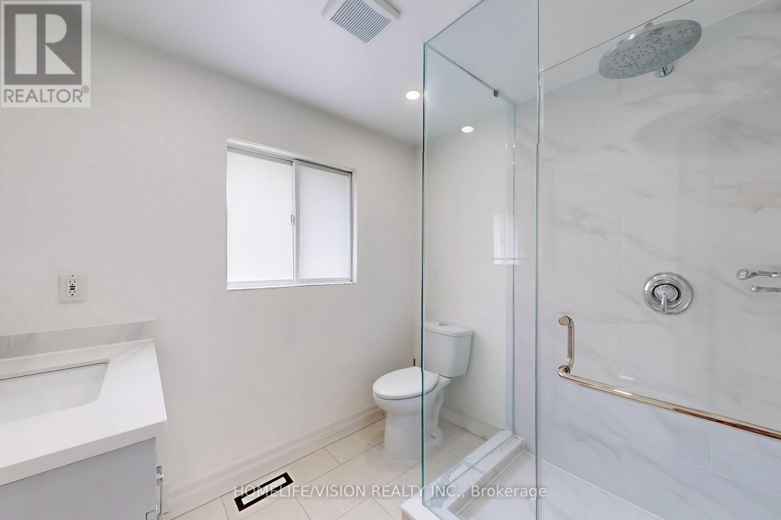 16 Palgrave Crescent, Brampton, Ontario  L6W 1C9 - Photo 23 - W12381256