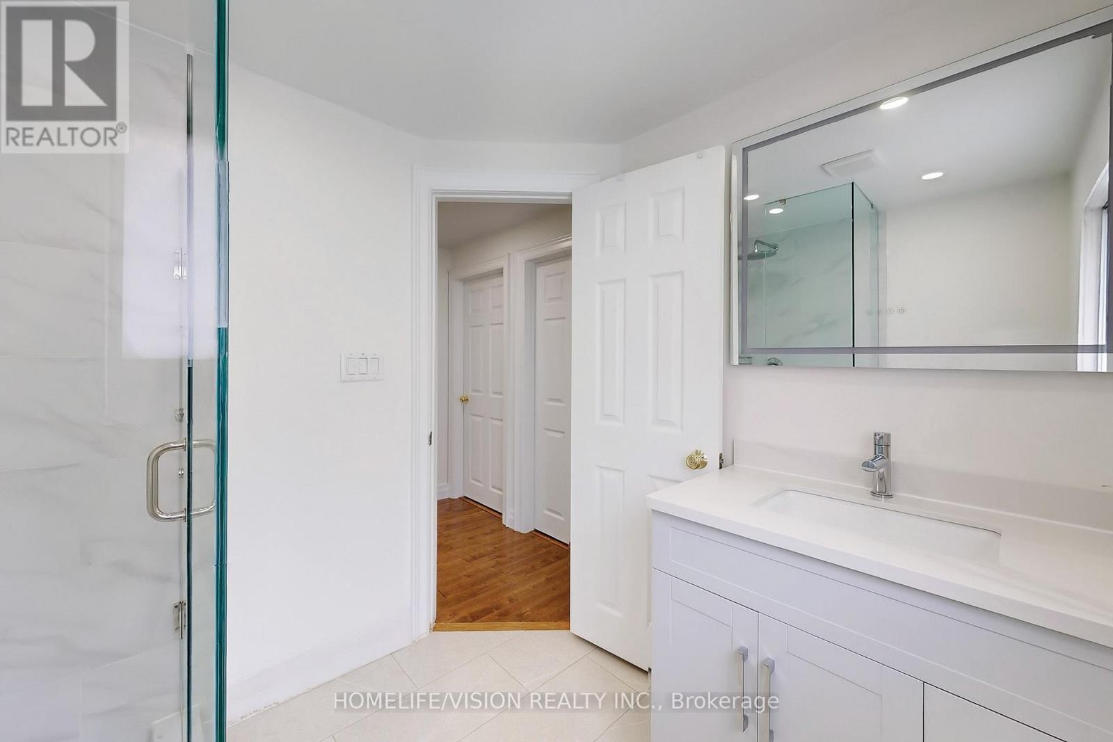 16 Palgrave Crescent, Brampton, Ontario  L6W 1C9 - Photo 24 - W12381256