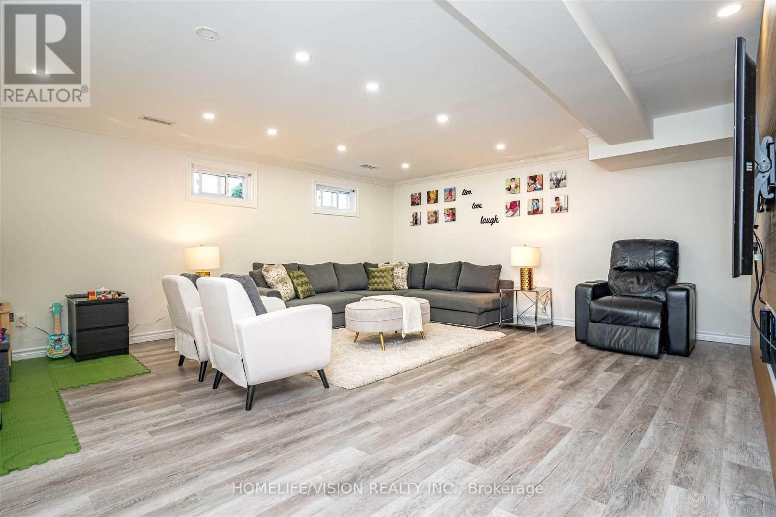16 Palgrave Crescent, Brampton, Ontario  L6W 1C9 - Photo 30 - W12381256