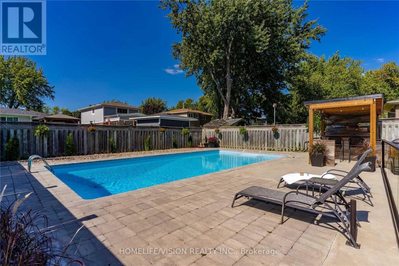 16 Palgrave Crescent, Brampton, Ontario  L6W 1C9 - Photo 34 - W12381256