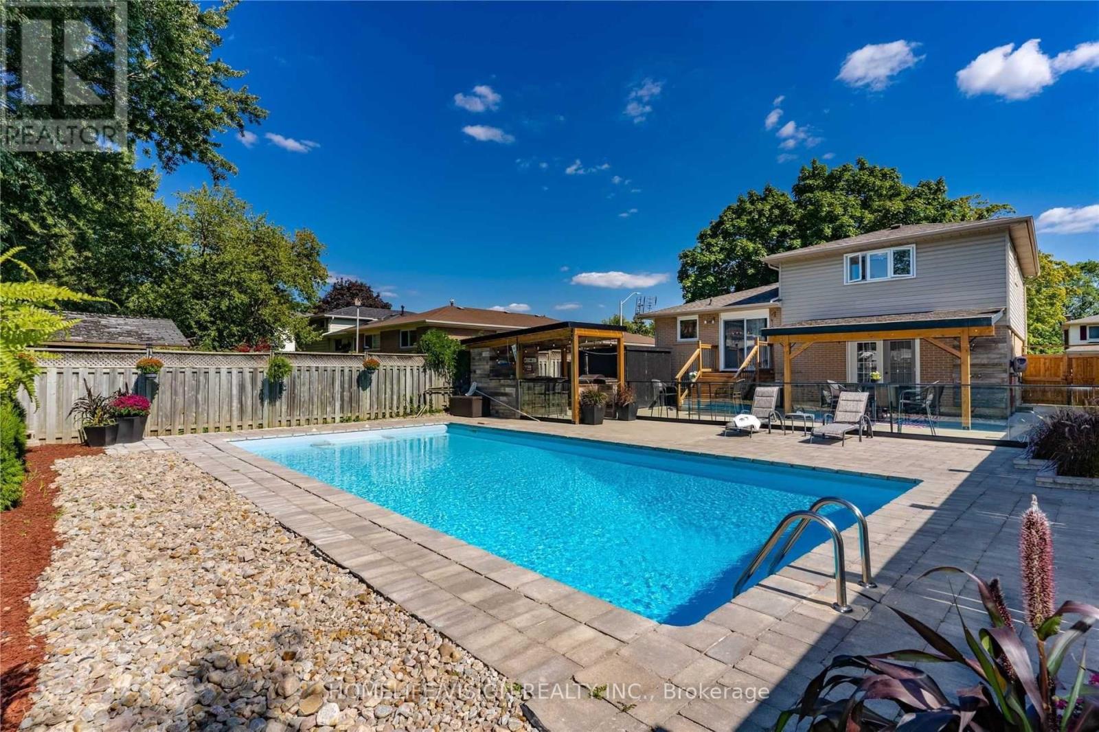 16 Palgrave Crescent, Brampton, Ontario  L6W 1C9 - Photo 35 - W12381256