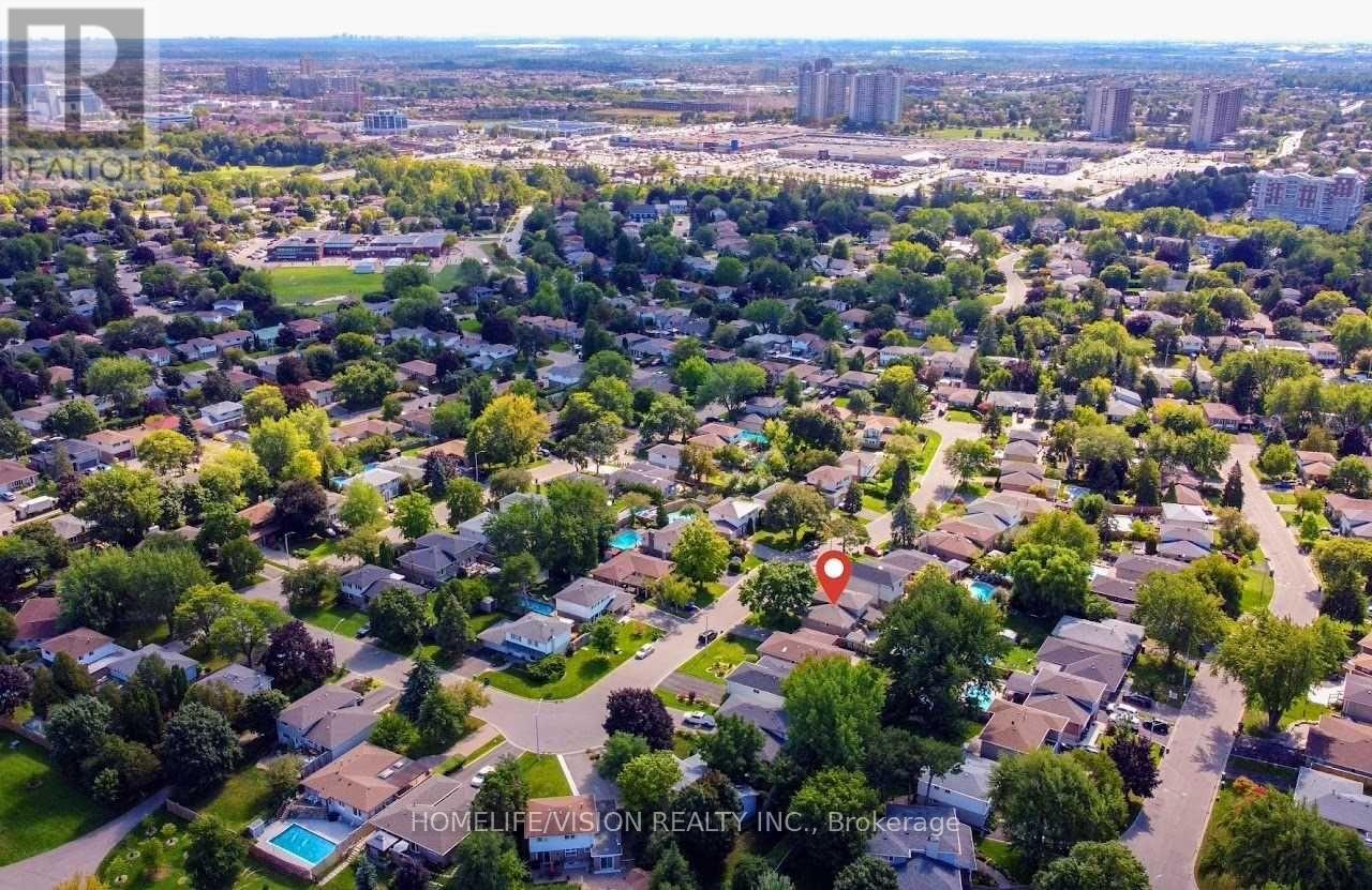 16 Palgrave Crescent, Brampton, Ontario  L6W 1C9 - Photo 36 - W12381256