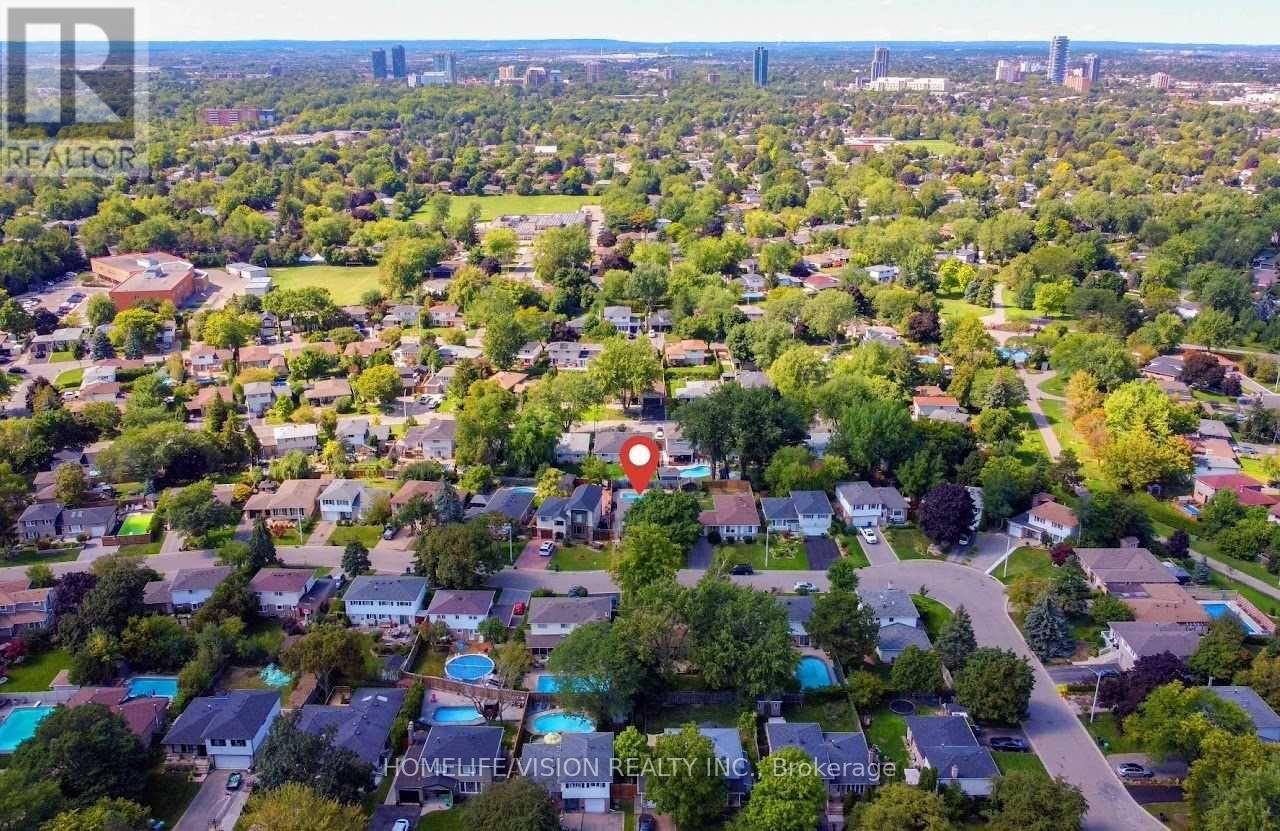16 Palgrave Crescent, Brampton, Ontario  L6W 1C9 - Photo 37 - W12381256