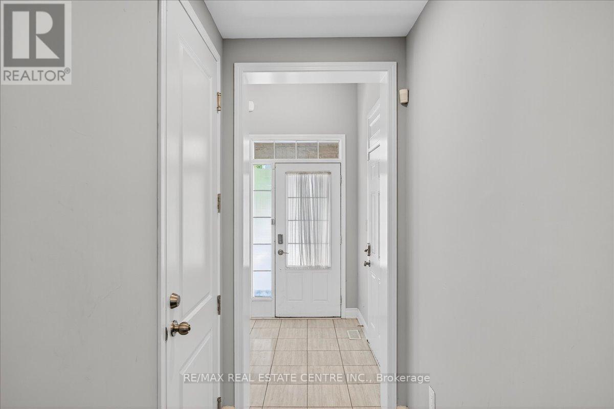 249 Hinton Terrace, Milton, Ontario  L9T 7K6 - Photo 2 - W12381257