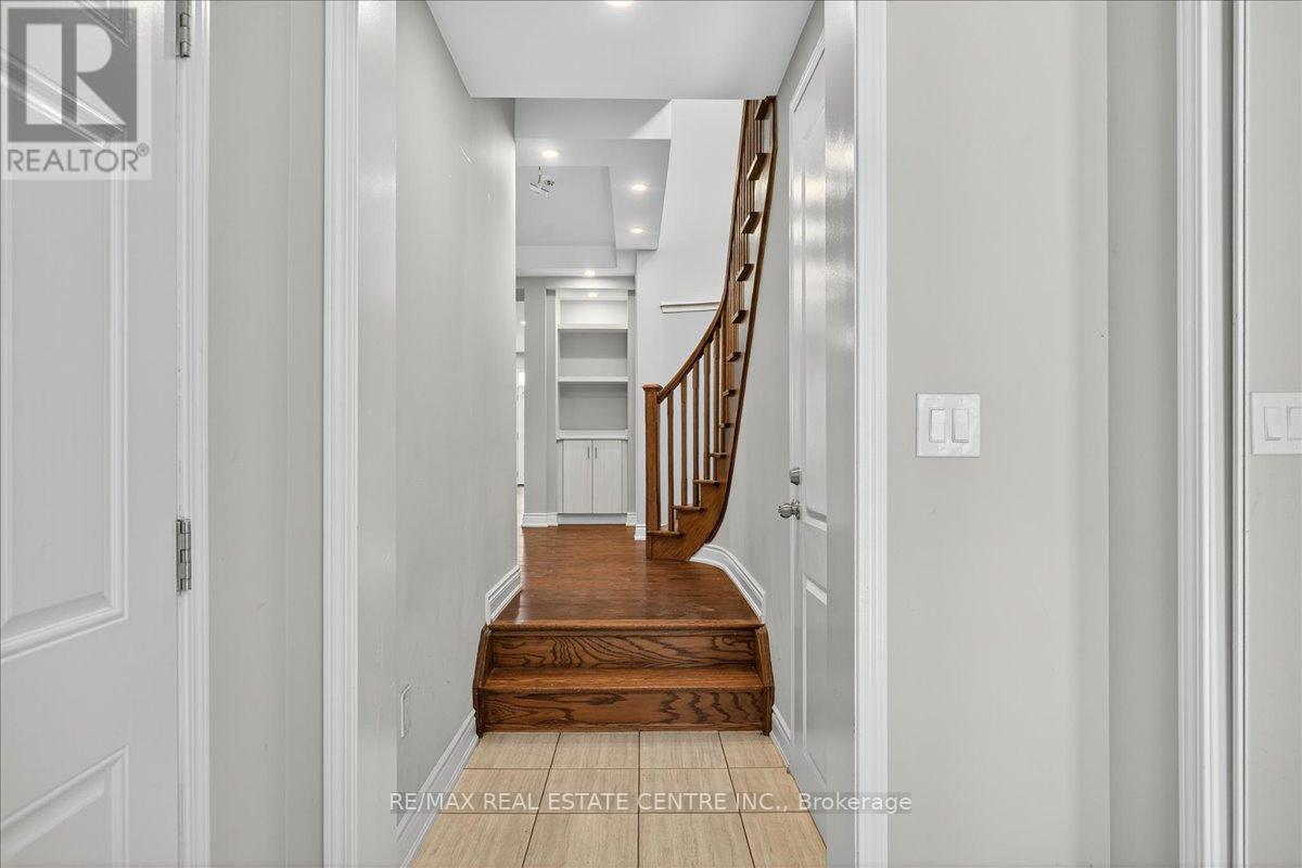 249 Hinton Terrace, Milton, Ontario  L9T 7K6 - Photo 3 - W12381257