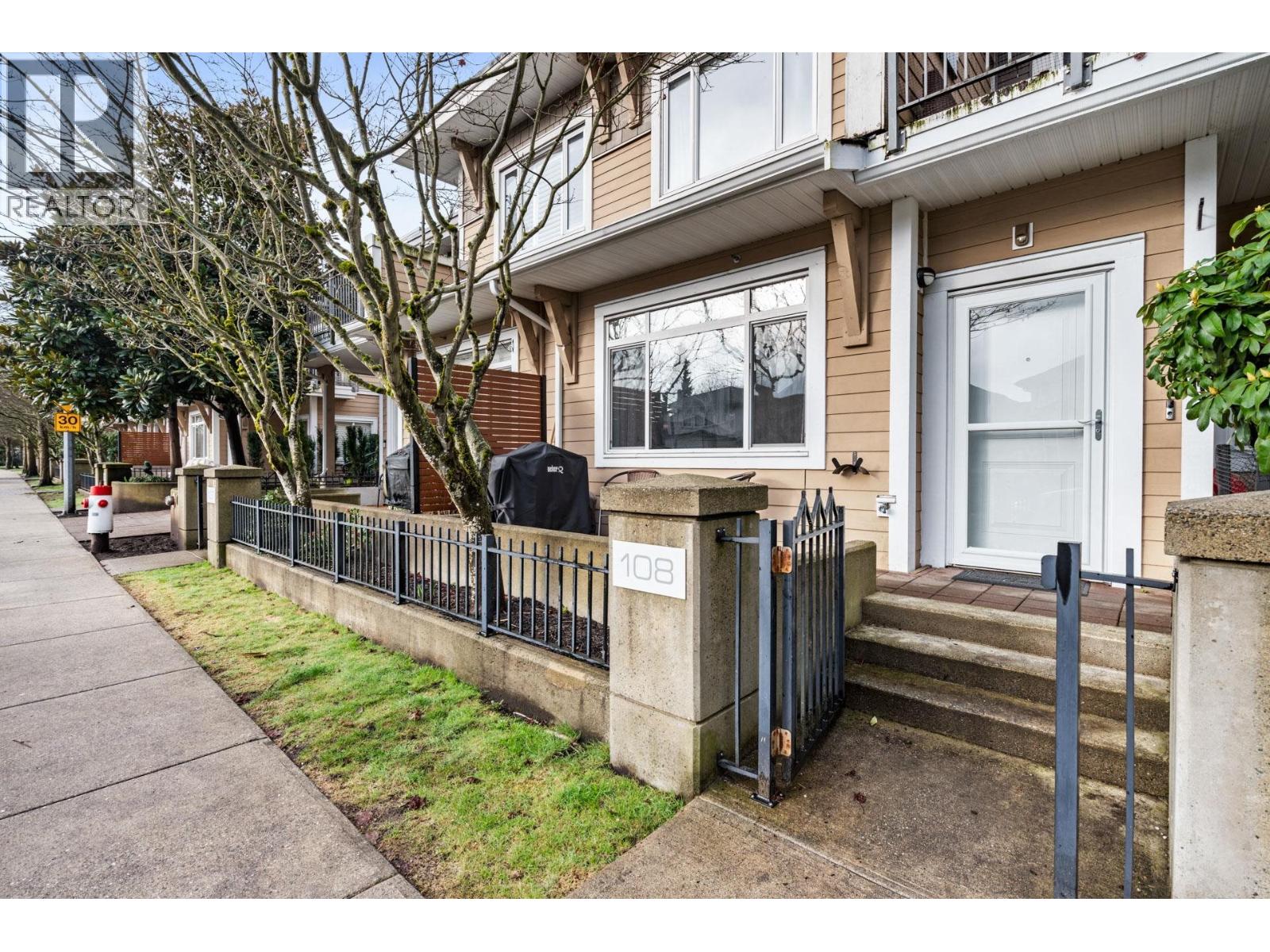 108 12350 Harris Road, Pitt Meadows, British Columbia  V3Y 0C5 - Photo 1 - R3043584