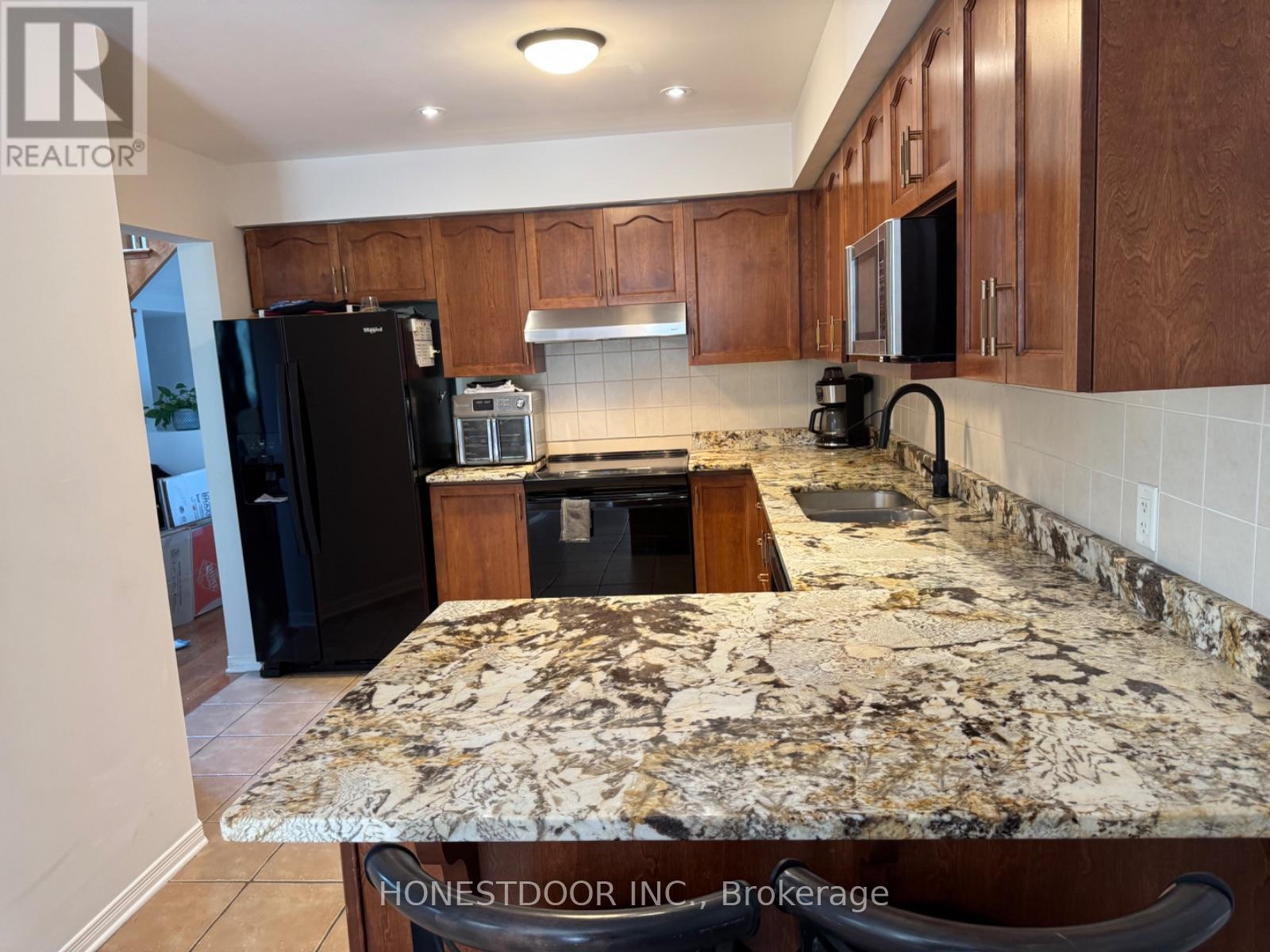 374 Wisteria Crescent, Ottawa, Ontario  K1V 0N9 - Photo 11 - X12381255