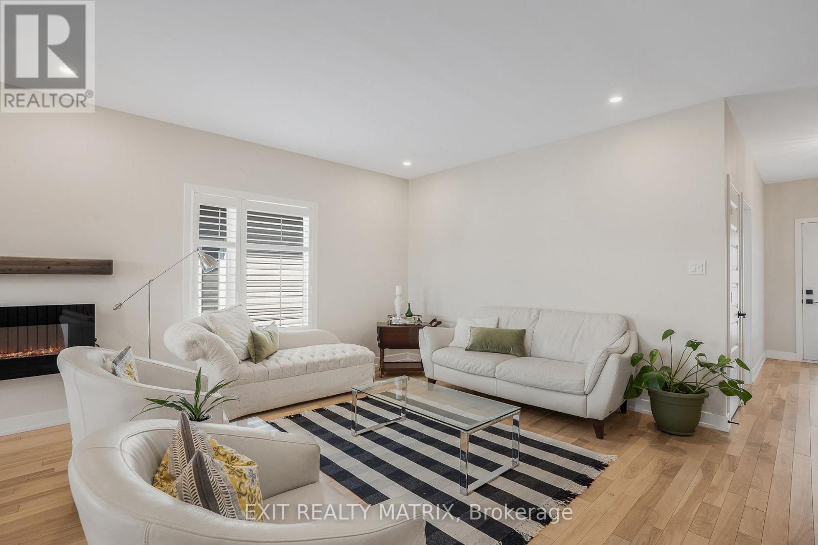 9 Sarah Street, Casselman, Ontario  K0A 1M0 - Photo 4 - X12381440