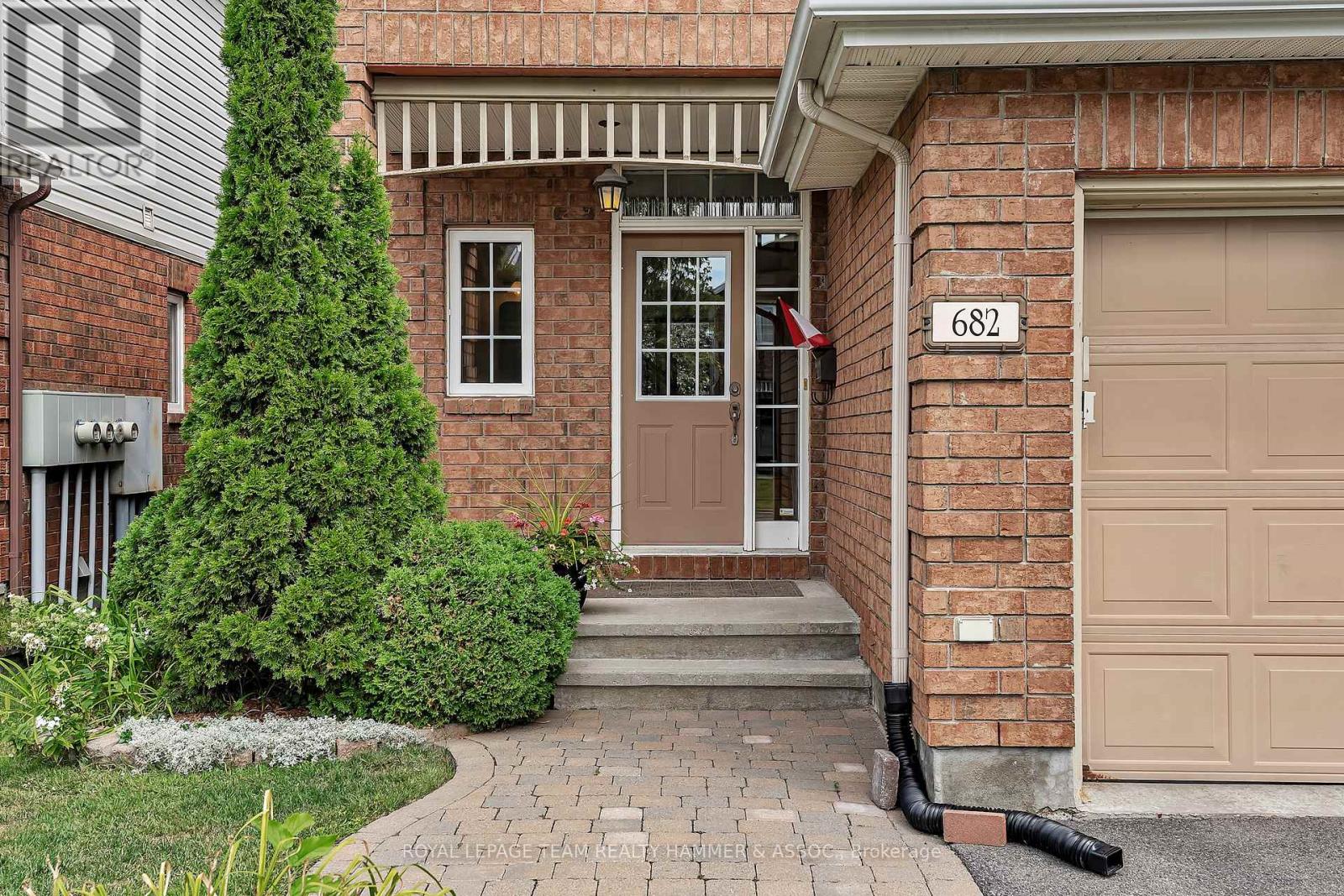682 Wild Shore Crescent, Ottawa, Ontario  K1V 1Y1 - Photo 2 - X12381519