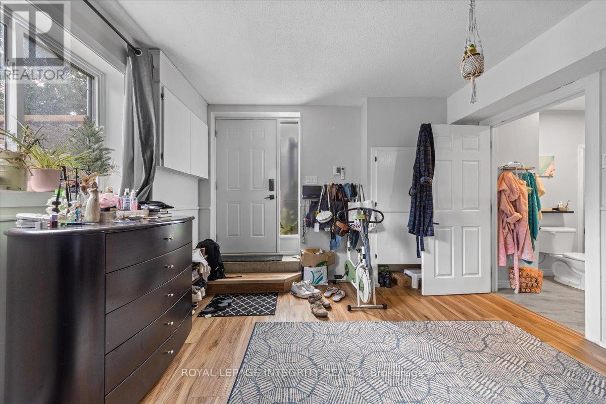 301 Zephyr Avenue, Ottawa, Ontario  K2B 5Z7 - Photo 8 - X12381549