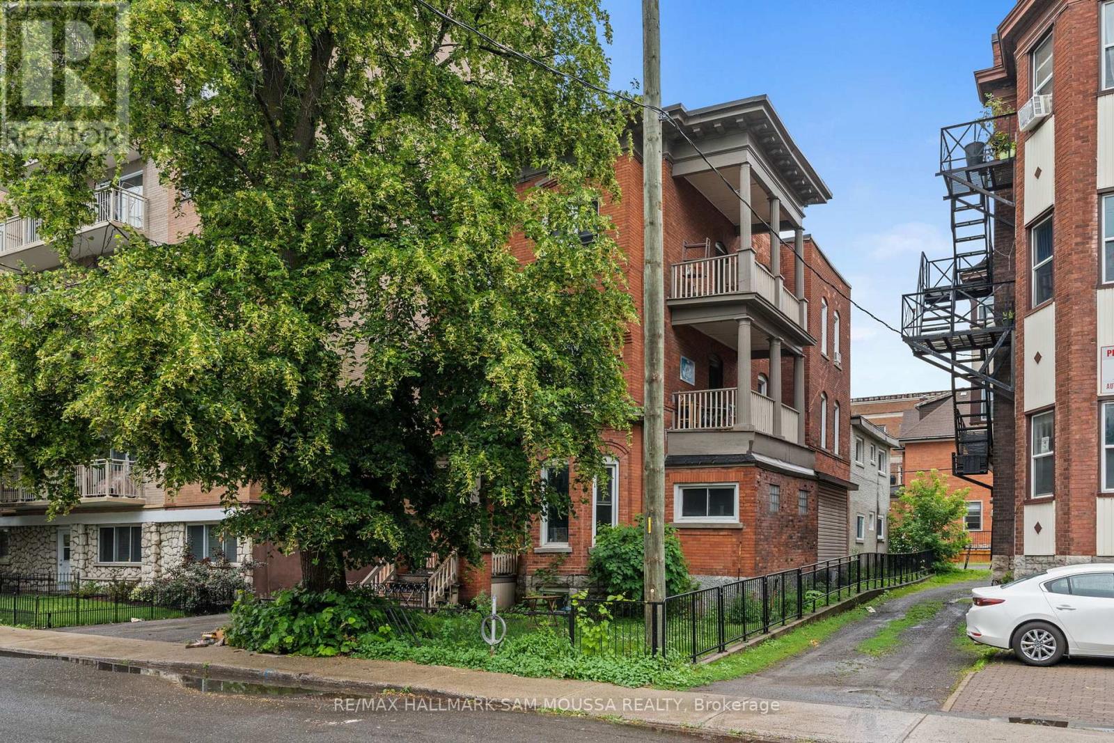 315 Waverley Street W, Ottawa, Ontario  K2P 0V9 - Photo 3 - X12381552