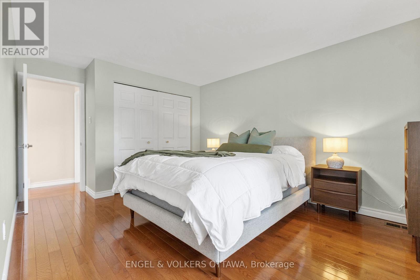 97 Queensline Drive, Ottawa, Ontario  K2H 7J6 - Photo 18 - X12381564