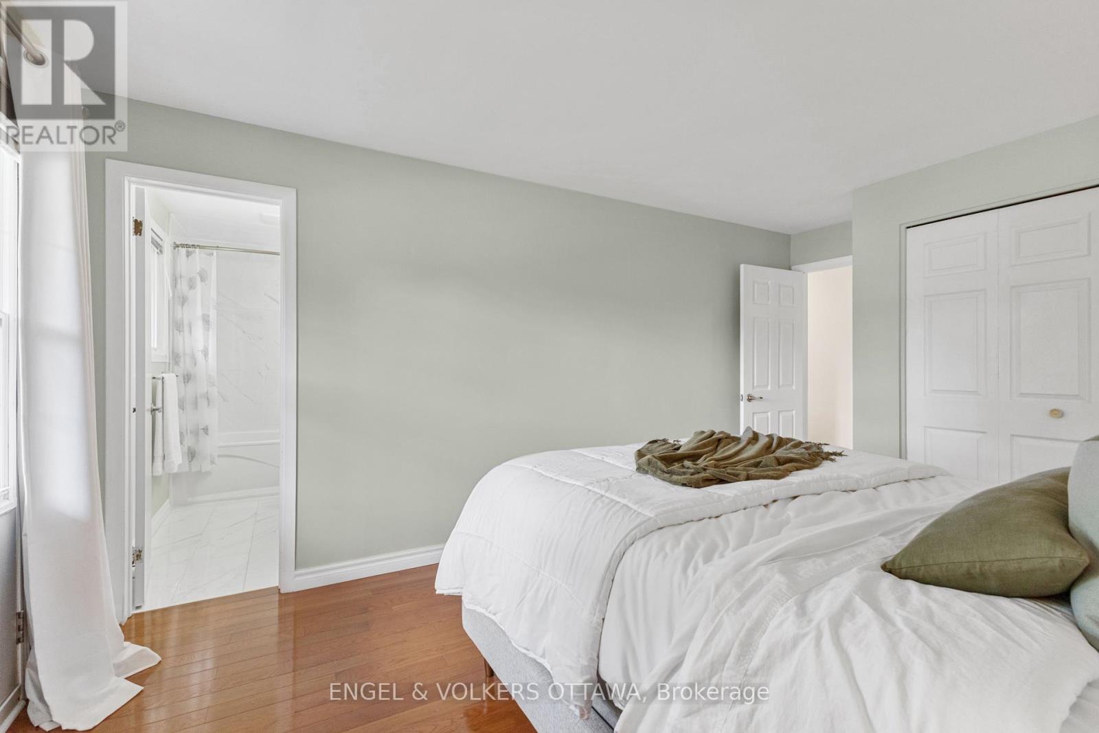 97 Queensline Drive, Ottawa, Ontario  K2H 7J6 - Photo 19 - X12381564