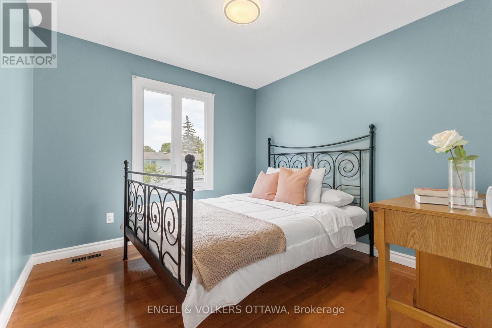 97 Queensline Drive, Ottawa, Ontario  K2H 7J6 - Photo 23 - X12381564