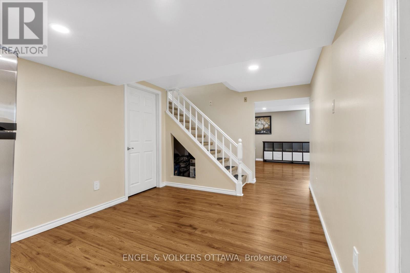 97 Queensline Drive, Ottawa, Ontario  K2H 7J6 - Photo 26 - X12381564