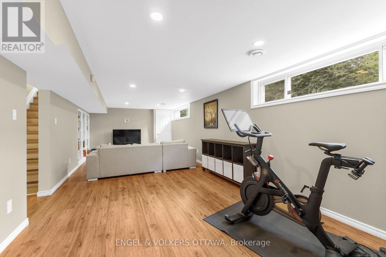 97 Queensline Drive, Ottawa, Ontario  K2H 7J6 - Photo 27 - X12381564