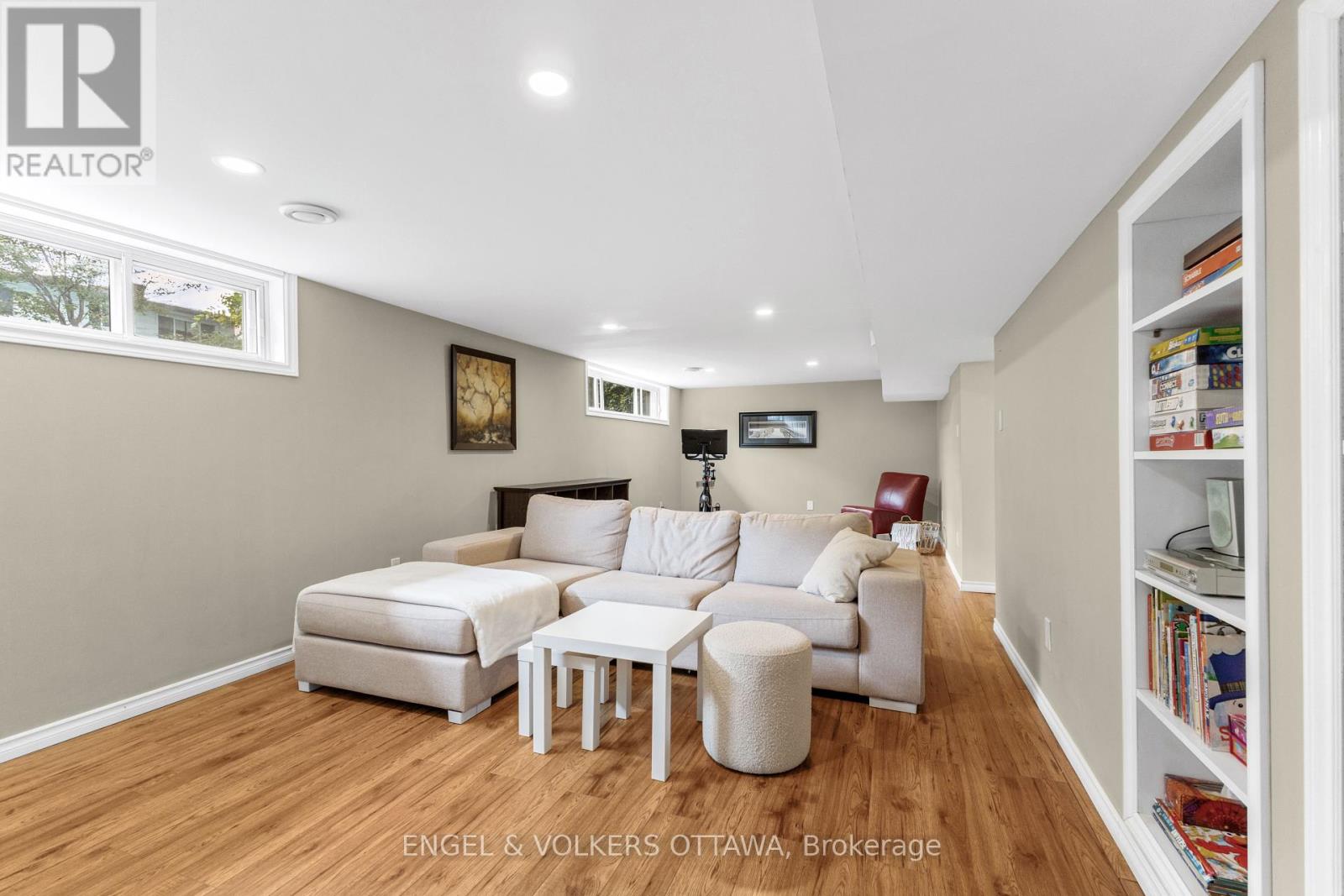 97 Queensline Drive, Ottawa, Ontario  K2H 7J6 - Photo 28 - X12381564