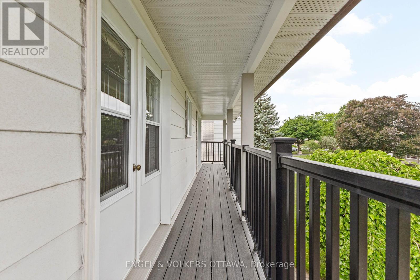 97 Queensline Drive, Ottawa, Ontario  K2H 7J6 - Photo 30 - X12381564