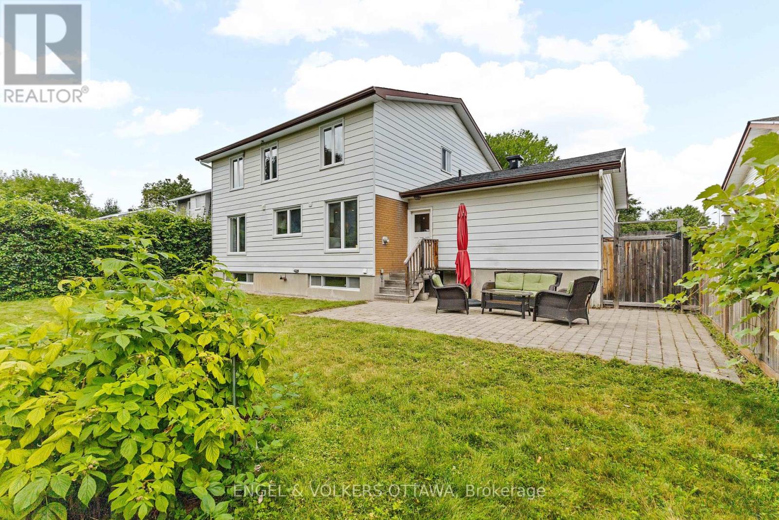 97 Queensline Drive, Ottawa, Ontario  K2H 7J6 - Photo 32 - X12381564