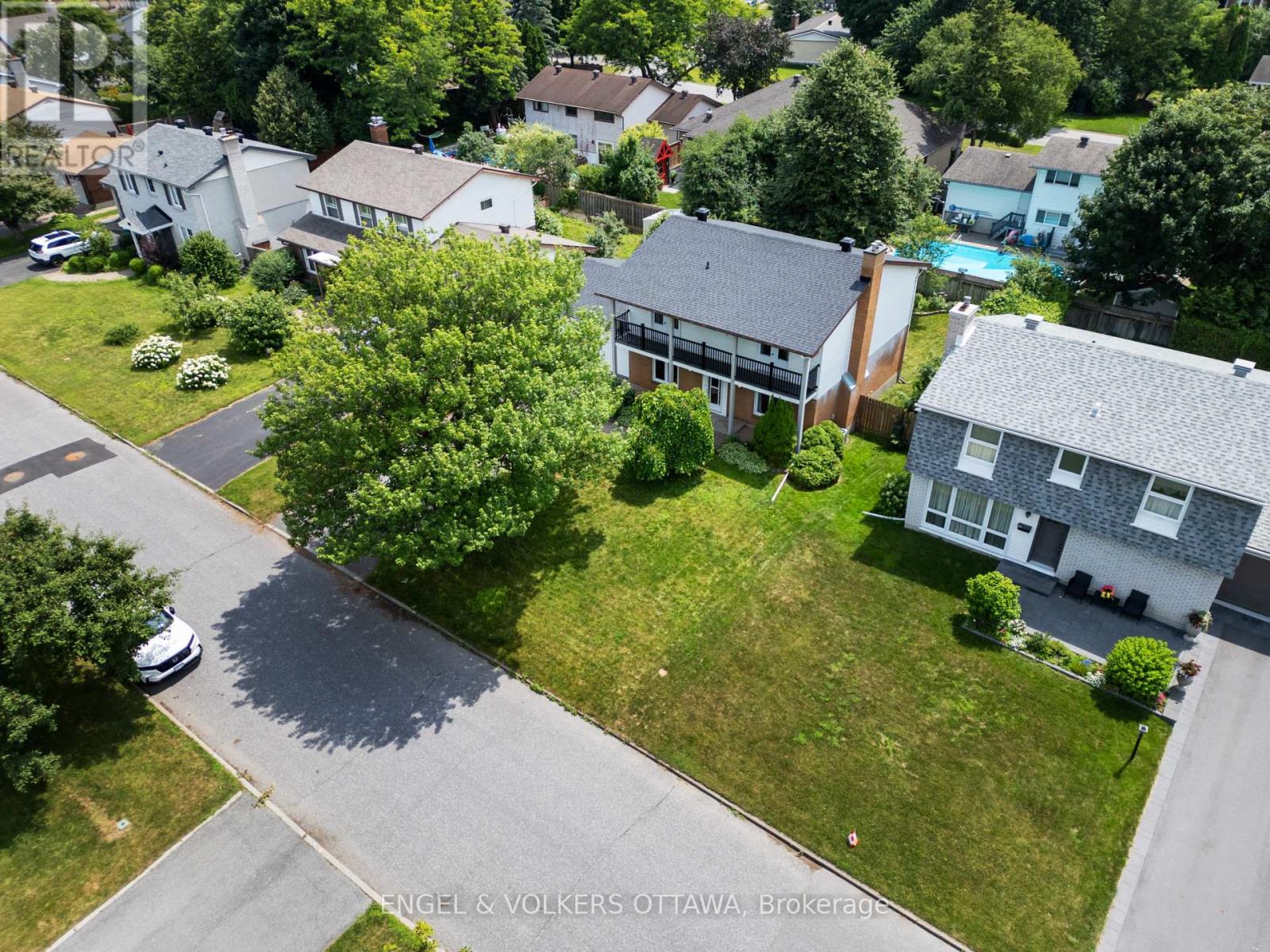 97 Queensline Drive, Ottawa, Ontario  K2H 7J6 - Photo 33 - X12381564