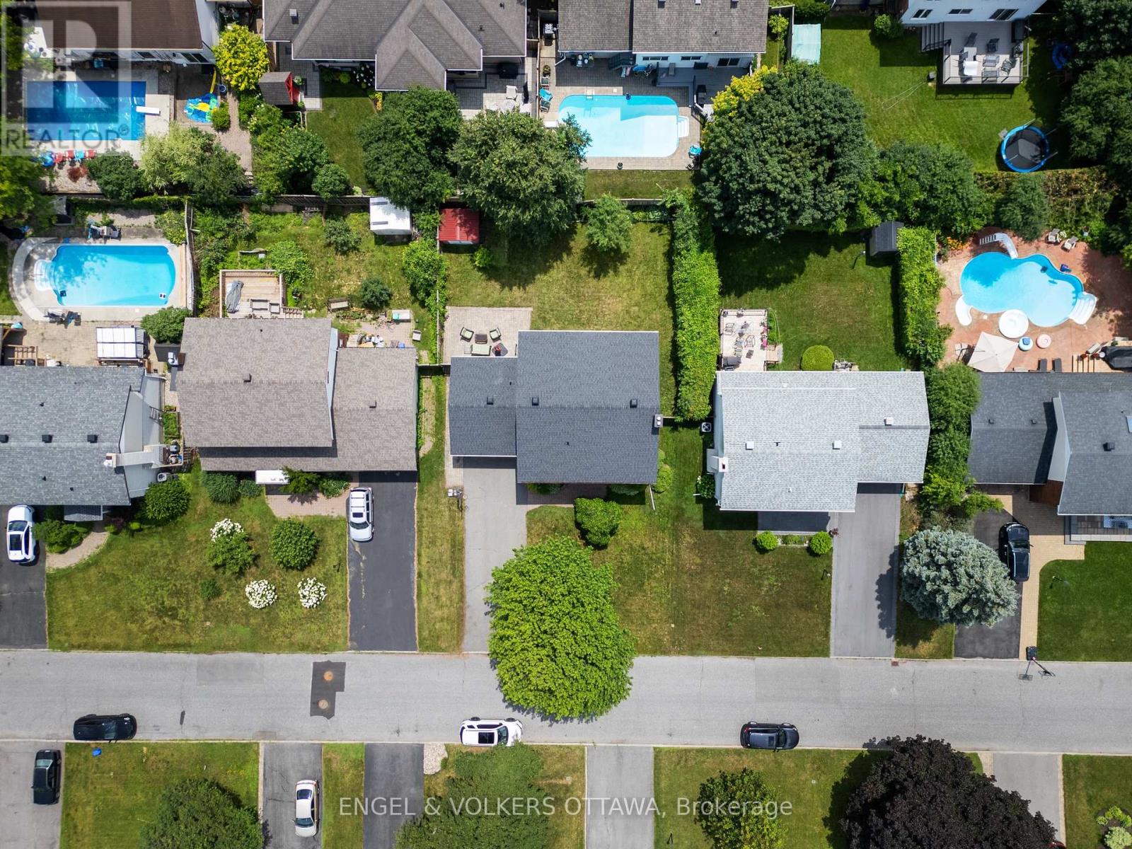 97 Queensline Drive, Ottawa, Ontario  K2H 7J6 - Photo 34 - X12381564