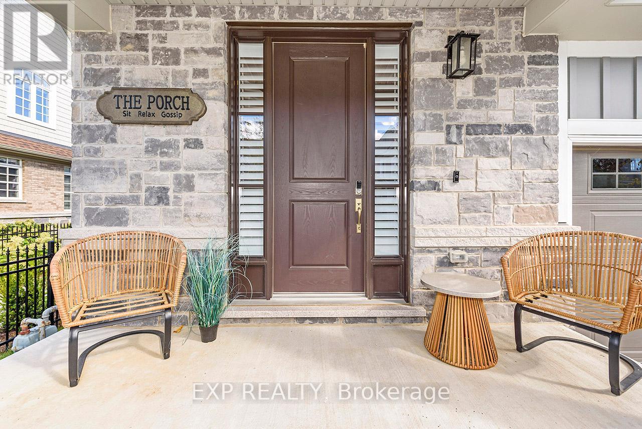 35 Windsor Circle, Niagara-On-The-Lake, Ontario  L7S 1J0 - Photo 4 - X12375776