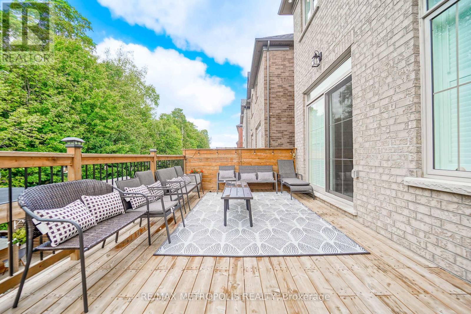 141 Auckland Drive, Whitby, Ontario  L1P 0J2 - Photo 6 - E12381284
