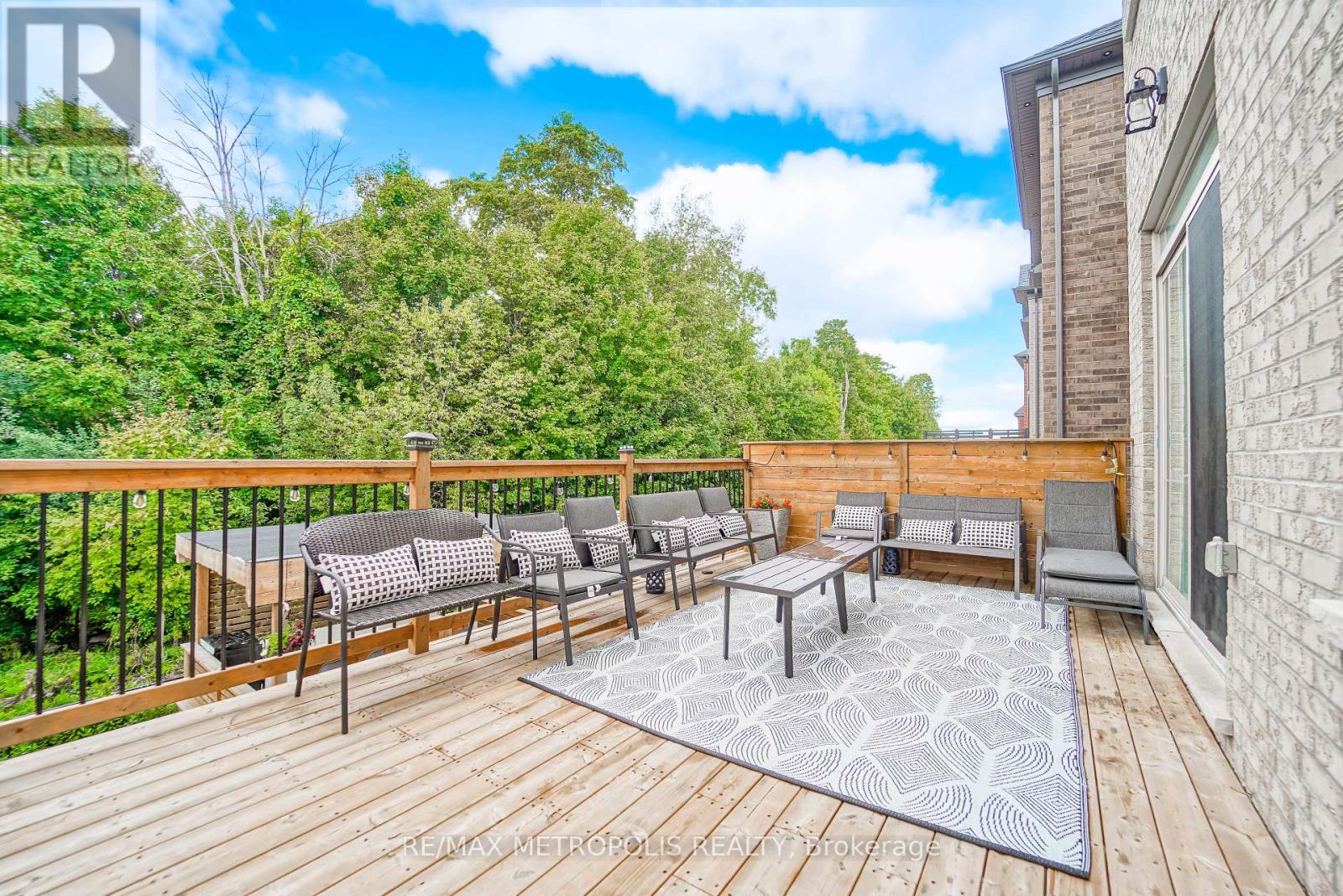 141 Auckland Drive, Whitby, Ontario  L1P 0J2 - Photo 7 - E12381284