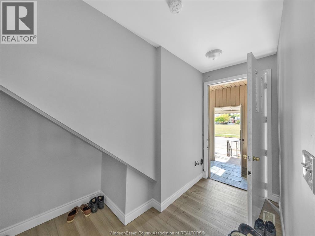 364 Crawford Avenue, Windsor, Ontario  N9A 5C4 - Photo 8 - 25022436