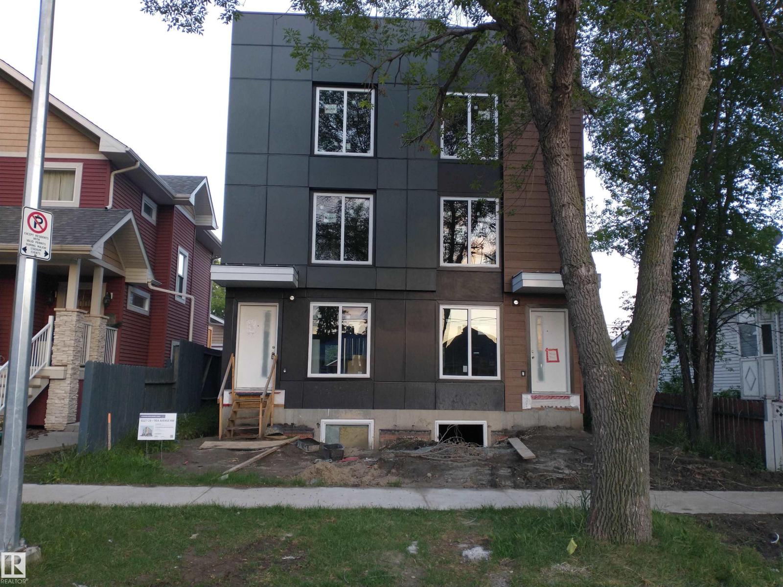 9227 110A AV NW NE, Edmonton, Alberta
