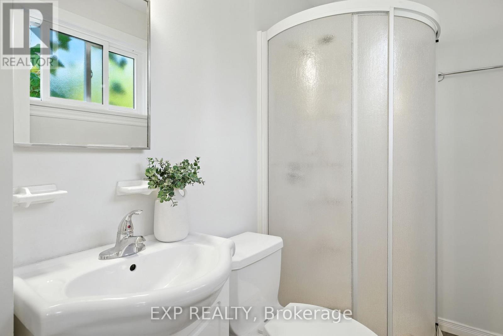 52 Bayview Crescent, Cobourg, Ontario  K9A 4C6 - Photo 17 - X12381397
