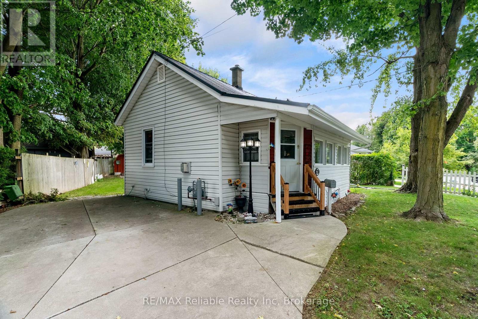 125 North Street S, Central Huron, Ontario  N0M 1L0 - Photo 3 - X12381487