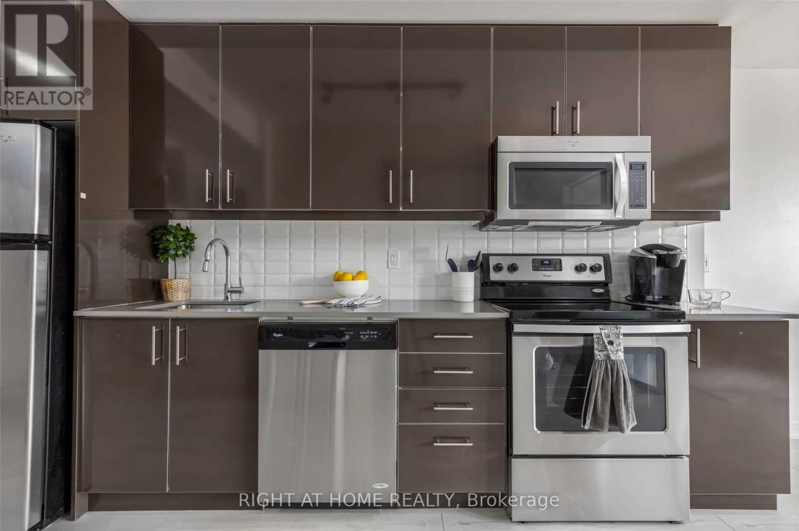 410 - 760 The Queensway, Toronto (Stonegate-Queensway), Ontario  M8Z 0E1 - Photo 19 - W12381336